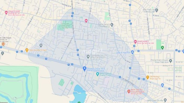 Sự phát triển mạnh mẽ của chợ Hạnh Thông Tây đã làm thay đổi tiềm năng bất động sản tại khu vực này, mang lại nhiều cơ hội cho các nhà đầu tư và người dân. Từ mức giá đất ban đầu thấp, hiện nay giá trị đất và các dự án bất động sản tại đây đang có dấu hiệu tăng trưởng vượt bậc nhờ vào sự thay đổi của cơ sở hạ tầng và các tiện ích xung quanh chợ.