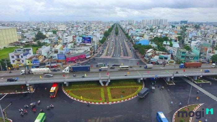 Tình hình giao thông tại Ngã tư An Sương hiện nay đã được cải thiện nhiều nhờ vào các dự án nâng cấp cơ sở hạ tầng giao thông tại khu vực này.