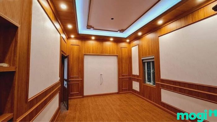 Phào chỉ là gì? Đây là câu hỏi phổ biến trong lĩnh vực thiết kế nội thất, liên quan đến các chi tiết trang trí xung quanh tường, trần hoặc chân tường.