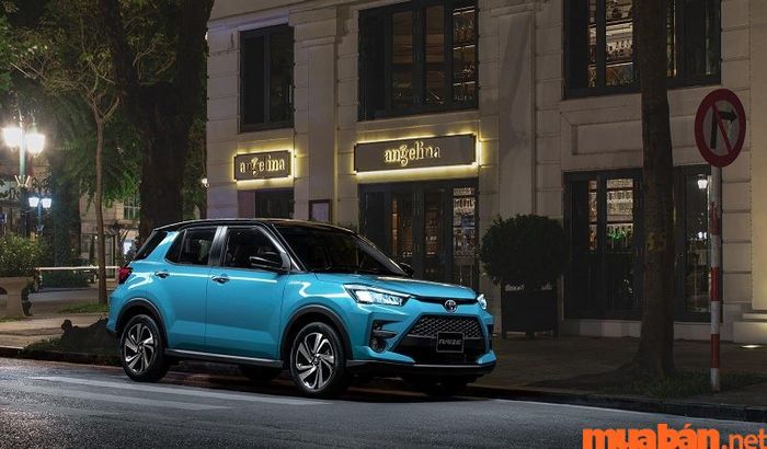 Toyota Raize sở hữu thiết kế ngoại thất sang trọng và hiện đại, nổi bật giữa các đối thủ trong phân khúc.