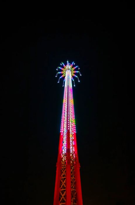 At 460 feet tall, the Bollywood Skyflyer now holds the title of the world's tallest swing ride.