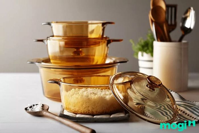 Khi mới mua đồ thủy tinh, đừng quên rửa thật kỹ để đảm bảo sản phẩm sạch sẽ và an toàn khi sử dụng.