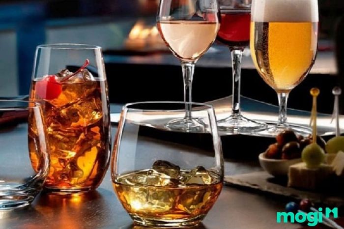 Khi sử dụng đồ thủy tinh, hãy ưu tiên chọn những sản phẩm thiết kế đơn giản, ít hoa văn để dễ dàng vệ sinh và giữ được độ bền lâu dài.