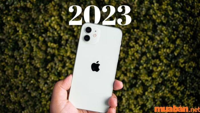 Có thực sự nên mua iPhone 12 vào năm 2023?