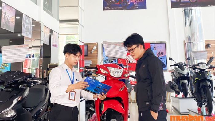 Phương pháp tính giá xe lăn bánh có thể hiểu là tổng giá trị chiếc xe do nhà sản xuất công bố cộng với các khoản chi phí khác