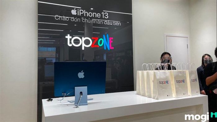 Thiết kế quầy thu ngân đẹp và chuyên nghiệp cho cửa hàng điện thoại