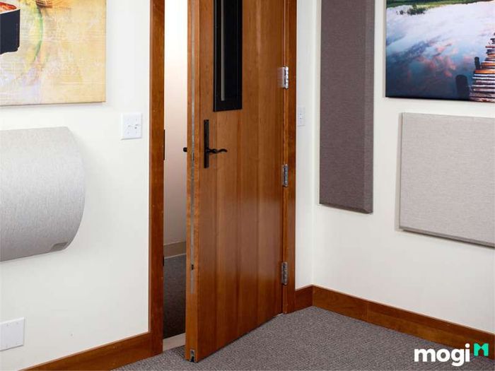 Cách Âm Phòng Ngủ Bằng Door Sweep
