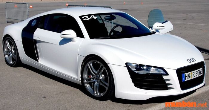 Audi R8 Coupe màu trắng