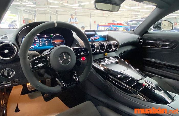 Nội thất và ngoại thất của Mercedes-AMG GT R
