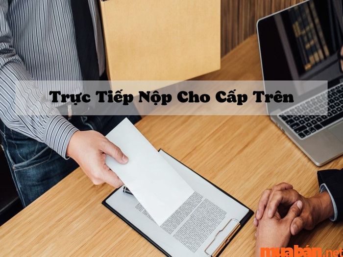 Nộp đơn trực tiếp cho người quản lý