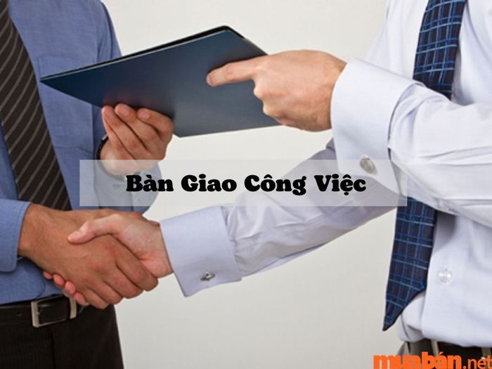 Có phải người lao động bắt buộc phải bàn giao công việc khi nghỉ việc không?