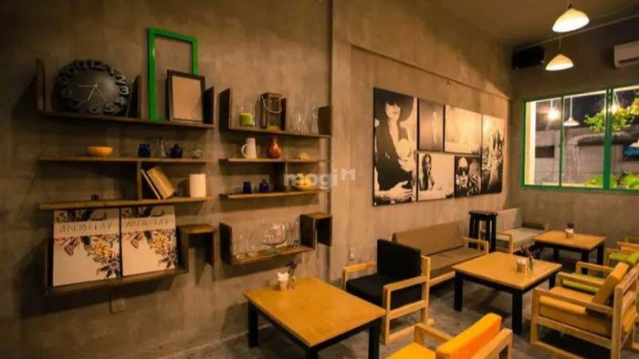 Trang trí tường quán cafe theo phong cách cổ điển