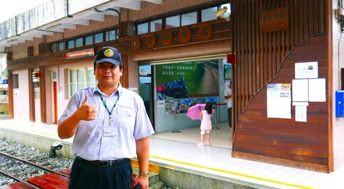 When not teaching tourism at a university in Tainan, Wu Han-en serves as the stationmaster at Fenqihu.