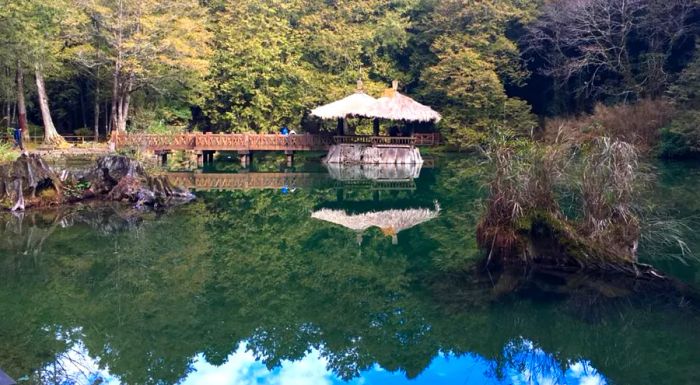 Jiemei Lake is situated near Zhaoping Station.