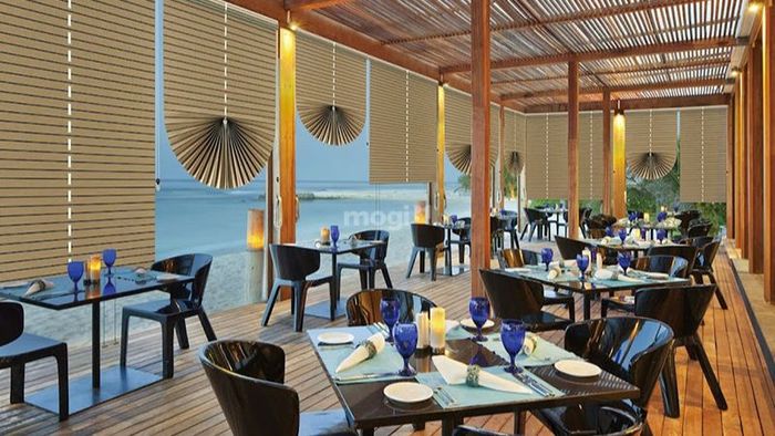 Trang trí tường quán cafe với rèm cửa nghệ thuật