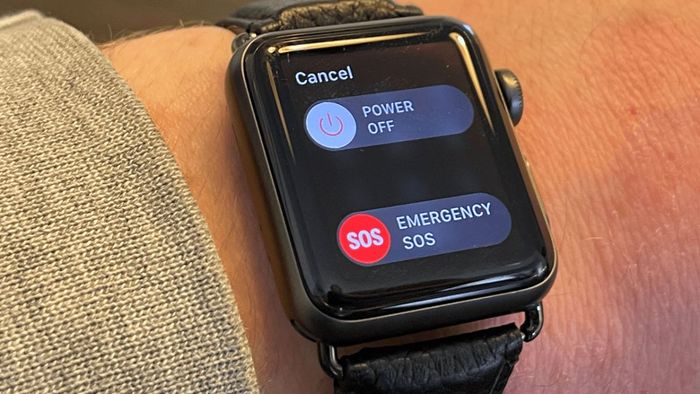 Tính năng SOS trên Apple Watch hoạt động như thế nào?