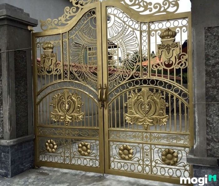 Màu sơn cửa sắt đẹp: Nhũ đồng sang trọng