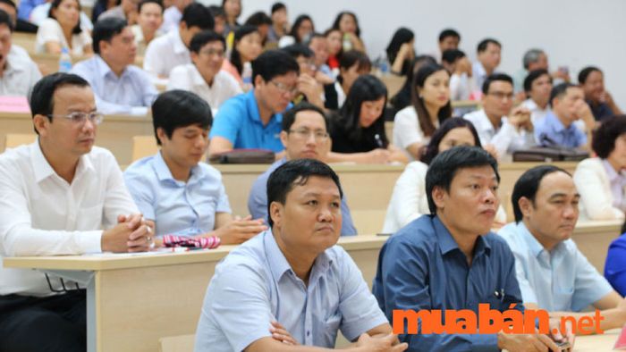 Ngành chính trị học đòi hỏi người học phải có các kỹ năng và chuyên môn vững chắc trong lĩnh vực chính trị