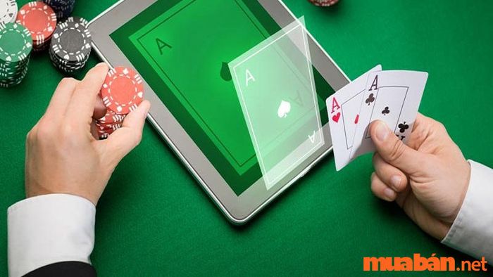 Thuật ngữ Dealer là gì? Tìm hiểu ngay về công việc và vai trò của một Dealer trong các lĩnh vực đặc biệt.
