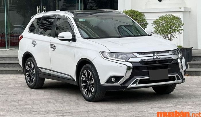 Mitsubishi Outlander là mẫu xe 7 chỗ nằm trong phân khúc dưới 1 tỷ VNĐ.