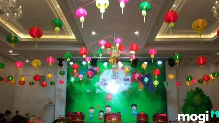 Trang trí Trung thu đẹp và đầy màu sắc, tạo không gian rộn ràng