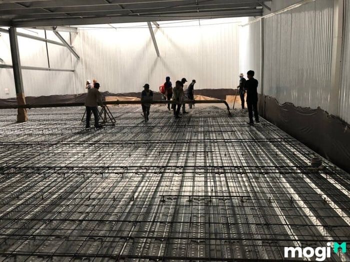 Những lưu ý khi thực hiện chống thấm trần nhà sẽ giúp bạn tối ưu hóa kết quả và kéo dài tuổi thọ công trình, tránh những sự cố thấm dột sau này.