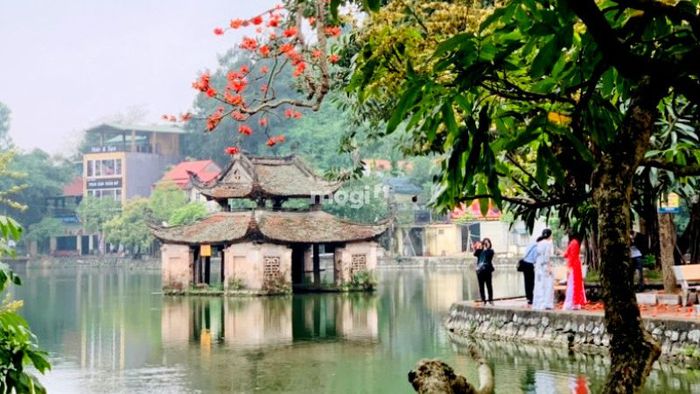Không gian cổ kính và đặc sắc của Chùa Thầy
