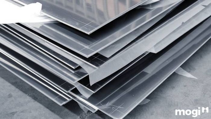 Tấm compact là một loại vật liệu nhựa Phenolic, nổi bật với lõi đặc, được tạo ra dưới áp suất cao, mang lại độ bền và cứng cáp vượt trội.