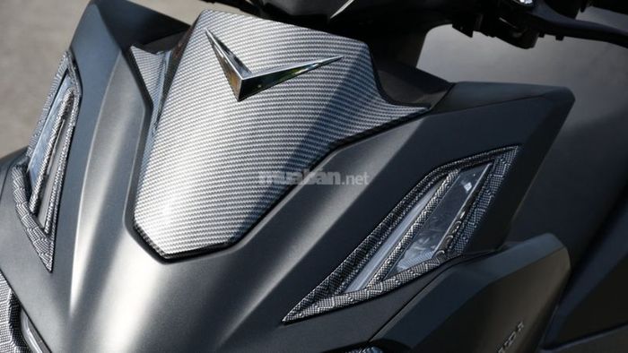 Xe Vario 125 độ mặt nạ Carbon màu xám bạc sáng bóng
