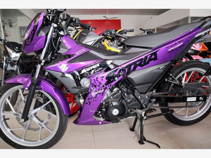 Sự độc đáo và ấn tượng với dàn áo tím phủ kín trên chiếc xe Satria