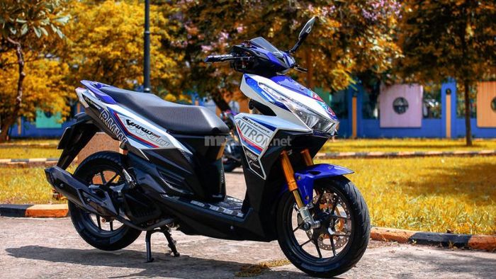Xe Vario 150 độ dàn áo xanh xám, mang đậm phong cách mô tô thể thao mạnh mẽ