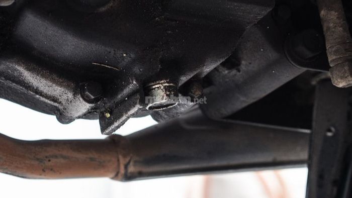 Xác định chính xác vị trí của ốc xả nhớt