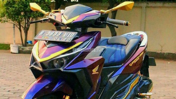 Xe Vario 150 độ dàn áo đổi màu ngũ sắc, tạo nên vẻ đẹp cuốn hút và độc đáo