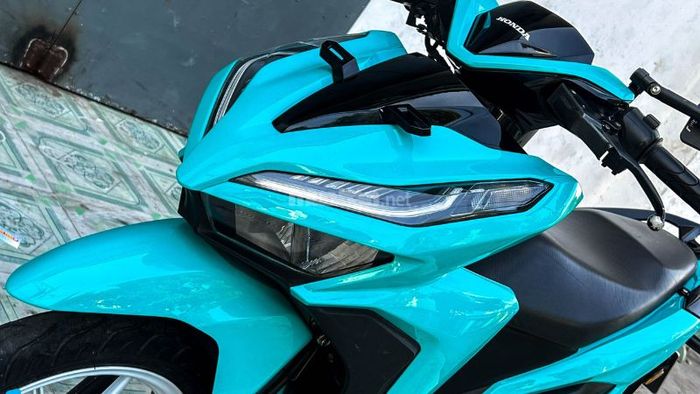 Xe Vario 125 độ dàn áo xanh ngọc tươi trẻ và năng động