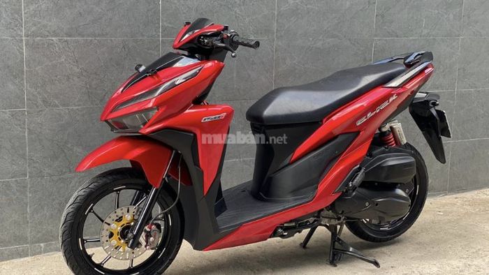 Xe Vario 125 độ dàn áo Click màu đỏ Candy kết hợp phuộc sau YSS G-Series
