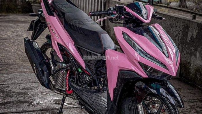Xe Vario 125 độ dàn áo màu hồng nổi bật và cá tính