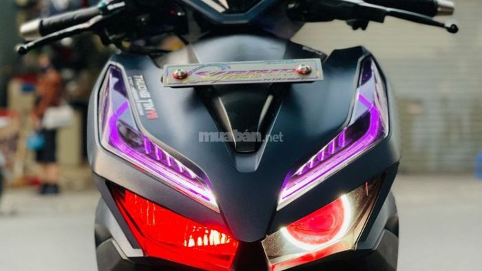 Xe Vario 150 độ đèn mắt lé siêu ngầu, mang đến vẻ ngoài mạnh mẽ