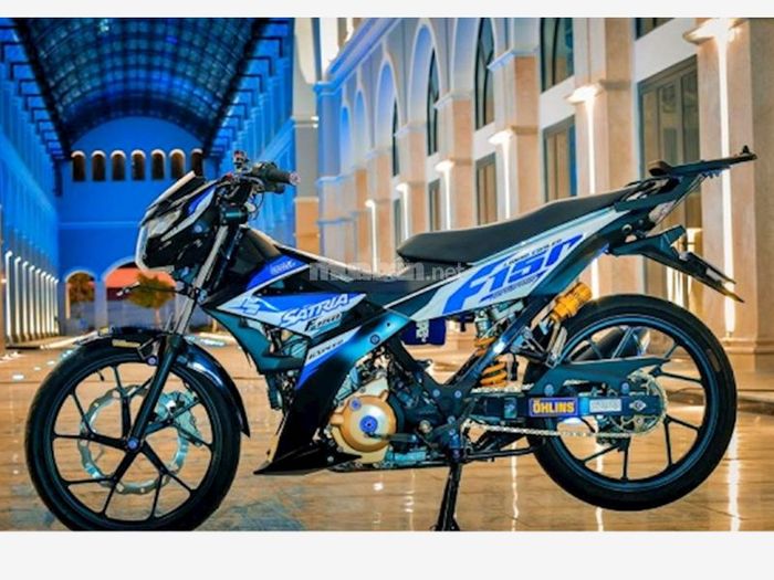 Xe Satria độ tỏa sáng trong không gian sang trọng, đầy ấn tượng