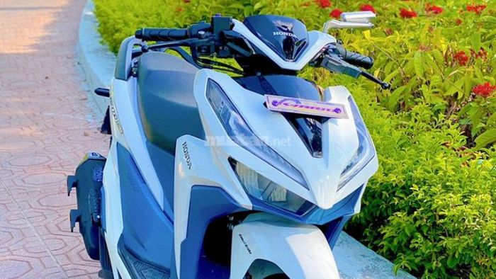 Xe Vario 125 độ dàn áo trắng ánh xanh cực kỳ hot