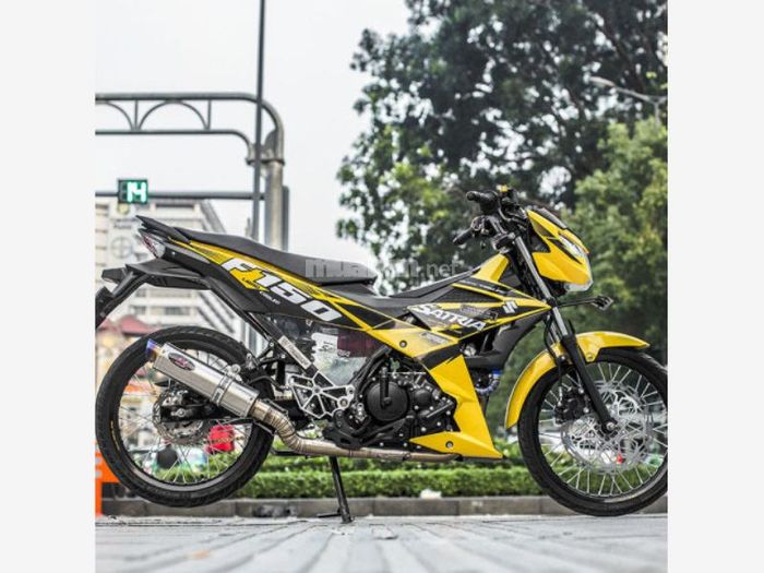 Nổi bật và phá cách với sắc vàng rực rỡ trên chiếc xe Satria