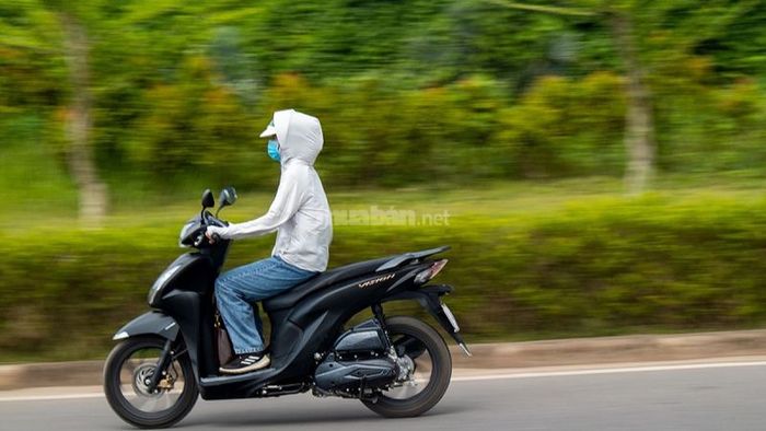 Khi hết dầu nhớt, động cơ và các bộ phận không được bôi trơn đúng cách, dẫn đến xe bị giảm sức mạnh và hoạt động yếu đi