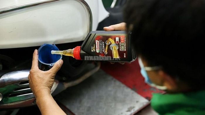 Sử dụng dầu nhớt Castrol Power 1 Ultimate 10W30 để thay nhớt cho xe Vision