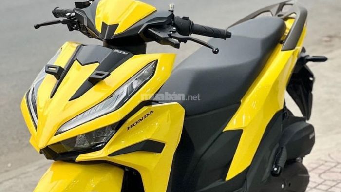 Xe Vario 125 độ dàn áo màu vàng tươi trẻ trung