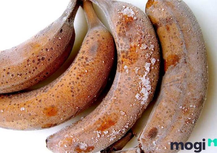 Một cách hiệu quả để bảo quản chuối chín lâu hơn là đông lạnh chúng. Đây là phương pháp đơn giản giúp giữ chuối lâu mà vẫn bảo toàn được hương vị và chất lượng.
