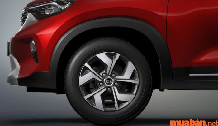 Mâm xe và lốp của KIA Sonet sở hữu thiết kế hiện đại, mạnh mẽ, mang lại vẻ nam tính đầy ấn tượng.