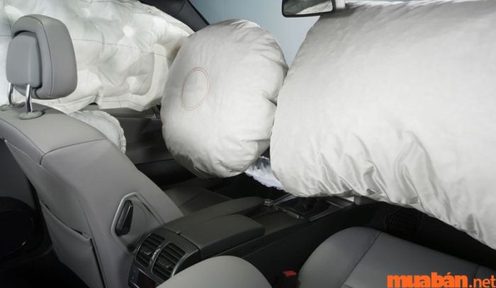 Đánh giá về hệ thống an toàn của KIA Sonet cho thấy dòng xe này đã trang bị khá đầy đủ các tính năng, nhưng vẫn có thể cải thiện thêm để tăng cường bảo vệ người lái và hành khách.