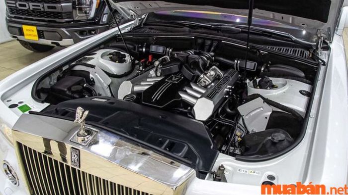 Động cơ của Rolls Royce Phantom VII cực kỳ ấn tượng – Phantom là dòng xe như thế nào?