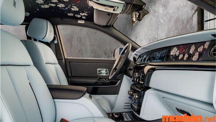 Không gian nội thất đẳng cấp – Rolls Royce Phantom là dòng xe nào?