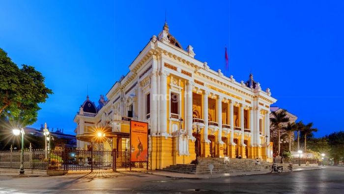 Khám phá kiến trúc ấn tượng của Nhà hát Lớn Hà Nội - Nguồn ảnh: Sưu tầm