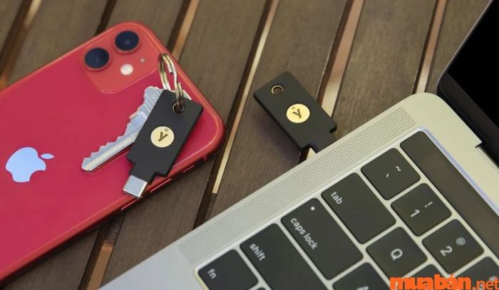 YubiKey là một thiết bị ngoại vi nhỏ gọn và dễ dàng mang theo bên mình để sử dụng mọi lúc mọi nơi.